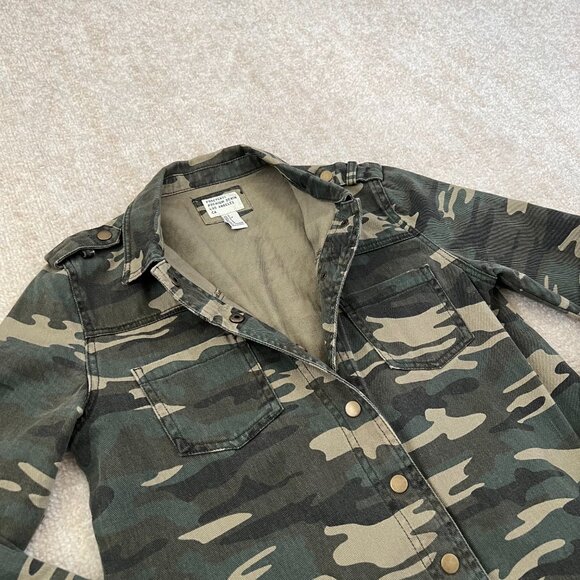 Forever 21 Camo Long Sleeve Denim Snap Shirt Jacket Shacket S - Picture 3 of 8